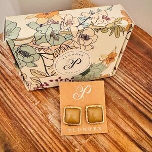 Plunder Designs Retired Shelby Olive Green Square Stud Earrings NIB